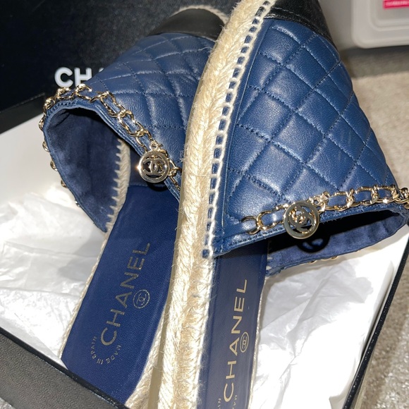 CHANEL QUILTED ESPADRILLE MULE W CHAIN - Picture 5 of 8